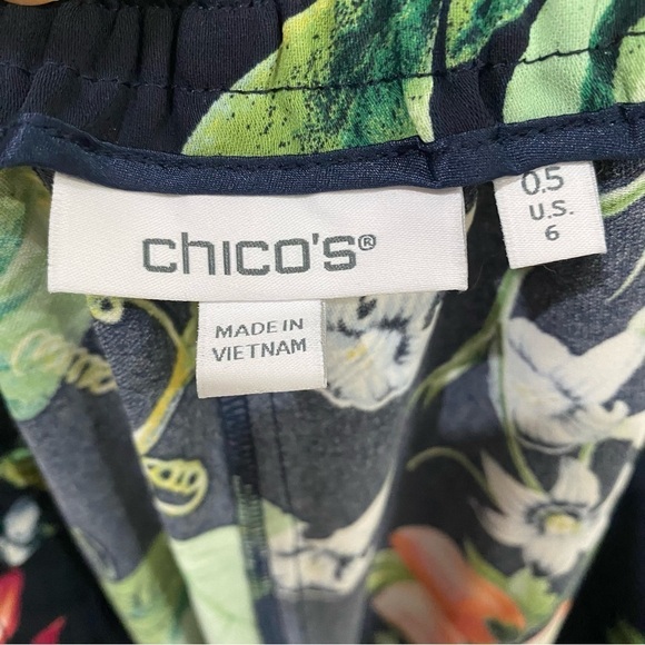 CHICO’S Floral Print Wide Leg Soft Crops Pants Lightweight Pockets Size .5 US 6 - Picture 8 of 12